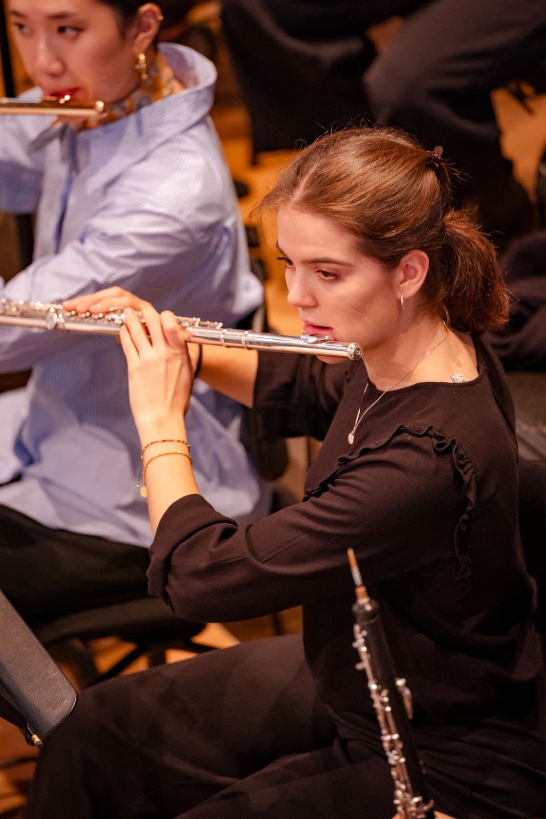 Deborah Schmid spielt Querflöte im Orchester